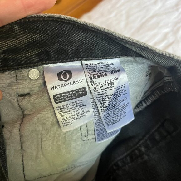 26x32 Levi's 501 '90s Women's Jeans - Picture 5 of 9